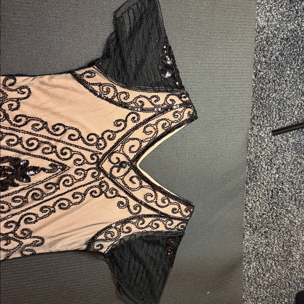 Flapper/cocktail dress with pink lining brand is pretty guide size large!